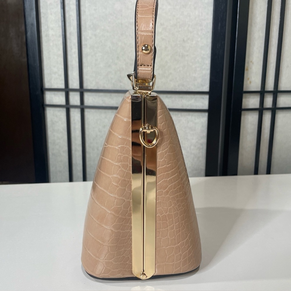 NWT Alyssa Croc-Embossed Frame Handbag - Beige/Nude Trapezoid Top Handle Bag - Picture 4 of 11